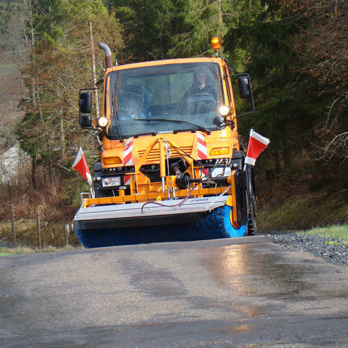 Spazzatrice montata su camion - VKS - Aebi Schmidt - per minipala caricatrice / per trattore / per strade