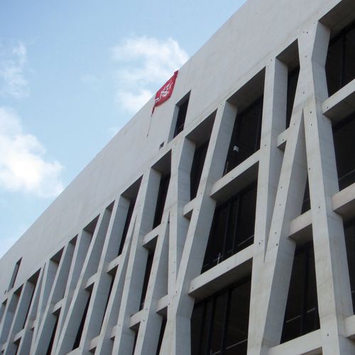 Calcestruzzo strutturale - AGILIA® ARCHITECTURAL - Lafarge concrete - di sicurezza / autocompattante / di grande altezza