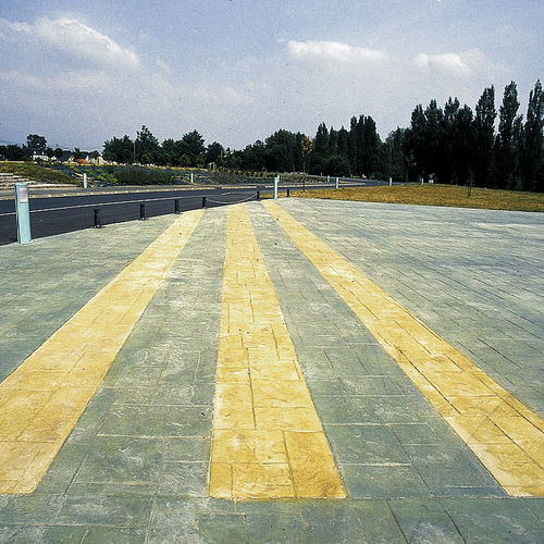 Calcestruzzo antiscivolo - ARTEVIA® COLOR - Lafarge concrete - per pavimento / per piscina / per esterno