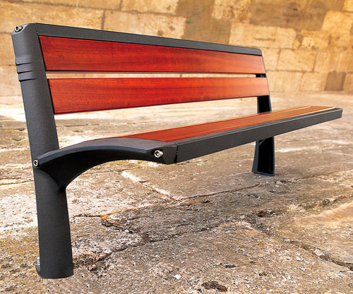 Panca per spazi pubblici contemporanea - VESTA - Concept Urbain - in ghisa / in legno esotico / con schienale