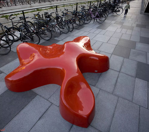 Panca per spazi pubblici contemporanea - STARFISH - Concept Urbain - in fibra di vetro / senza schienale / senza braccioli