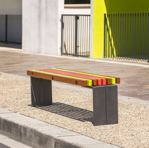 Panca per spazi pubblici contemporanea - COLOR - Concept Urbain - in ghisa / in acciaio inossidabile / in legno esotico