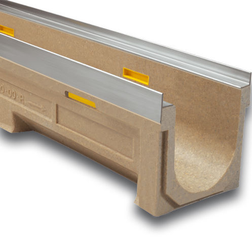 Canaletta con griglie - U200K - ULMA - ARCHITECTURAL SOLUTIONS - a fessura / con pendenza / in calcestruzzo a polimeri