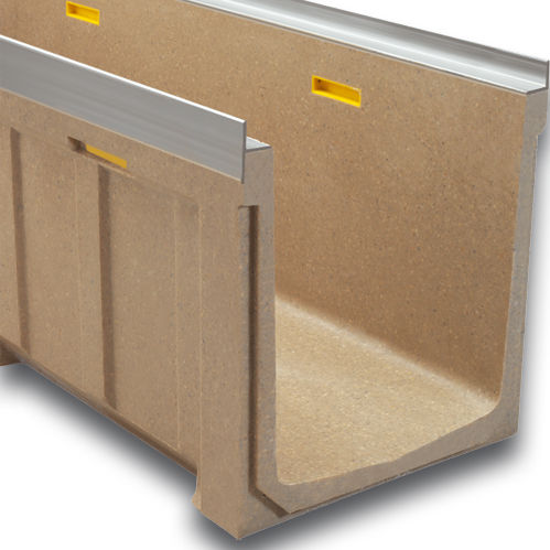 Canaletta con griglie - U300K - ULMA - ARCHITECTURAL SOLUTIONS - a fessura / con pendenza / in calcestruzzo a polimeri