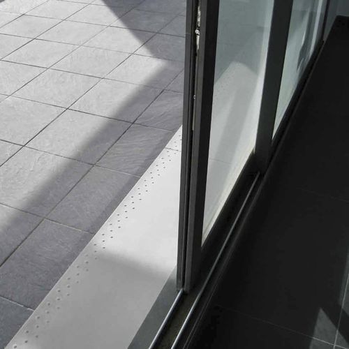 Profilo per gradini in acciaio inossidabile - UM  - ULMA - ARCHITECTURAL SOLUTIONS