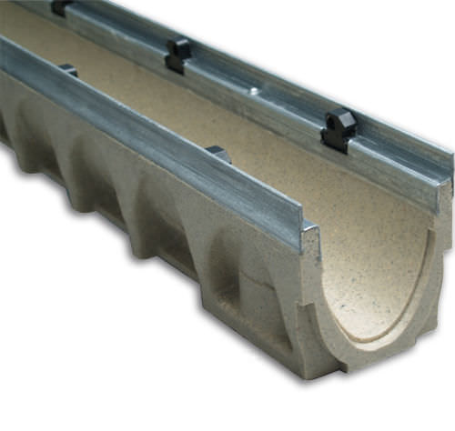 Canaletta con griglie - MULTIV+100 - ULMA - ARCHITECTURAL SOLUTIONS - con pendenza / in calcestruzzo a polimeri / in composito