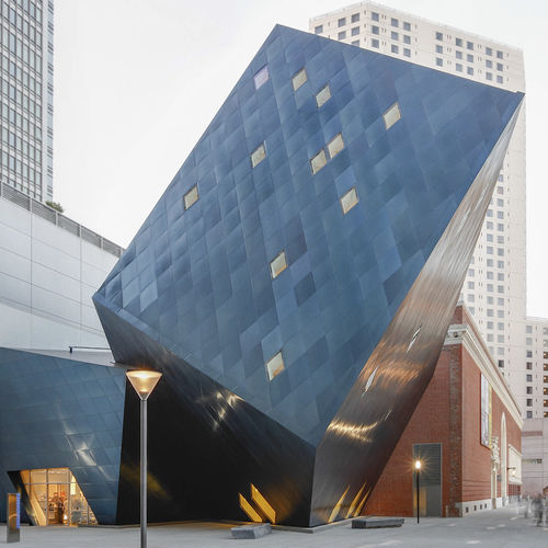 Rivestimento di facciata in pannelli - CONTEMPORARY JEWISH MUSEUM - A. Zahner - in acciaio inossidabile / liscio / riflettente