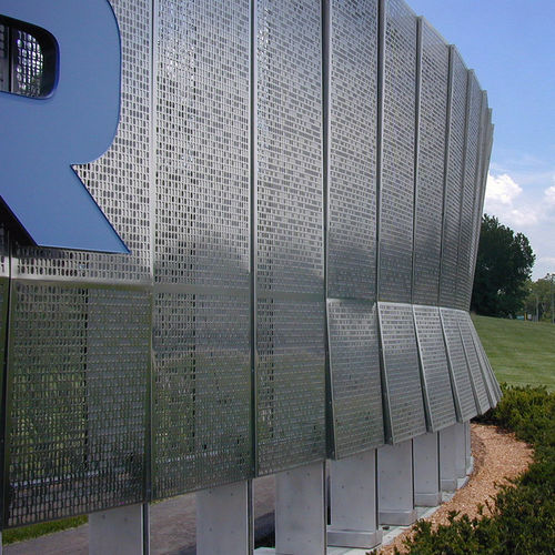 Rivestimento di facciata in pannelli - CERNER HEADQUARTERS - A. Zahner - in alluminio / in acciaio inossidabile / verticale