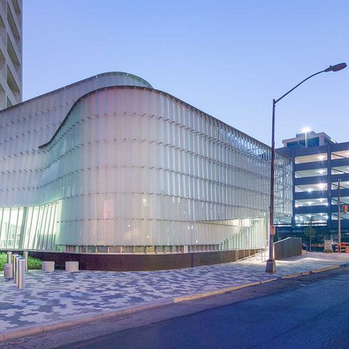 Frangisole in metallo - MCCOY FEDERAL BUILDING - A. Zahner - in vetro / per facciata / verticale