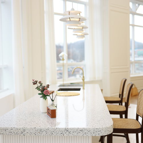Piano di lavoro in Solid Surface - TERRAZZO VENEZIA NT 150 - Staron Solid Surfaces - contract / bianco / grigio