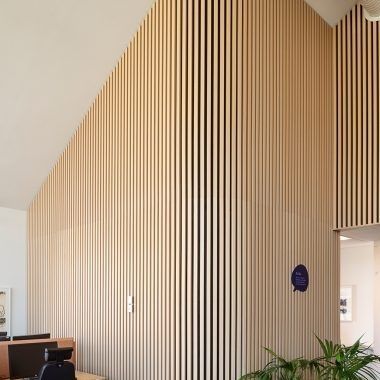 Pannello acustico per soffitto - RIB-R - Gustafs Scandinavia AB - per muro / impiallacciato in legno / a base gesso