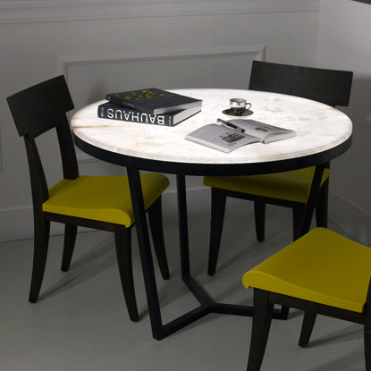 Tavolo da pranzo contemporaneo - ALEXIS - Atelier-alain-ellouz - in alabastro / con supporto in metallo / rotondo