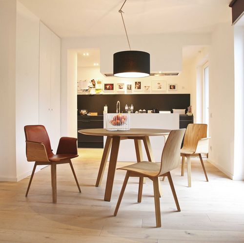 Tavolo da pranzo contemporaneo - MAVERICK - KFF - in legno massiccio / in linoleum / rotondo
