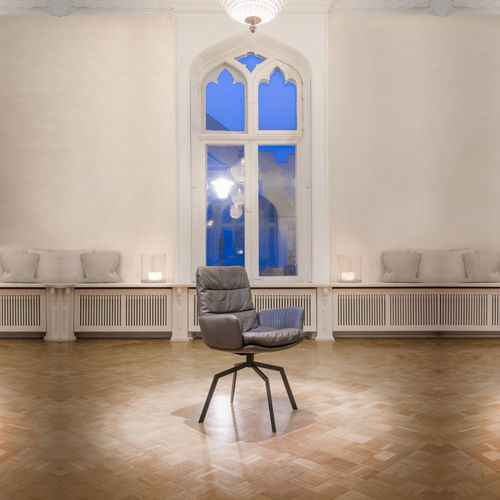 Sedia contemporanea - ARVA - KFF - da interno / in ecopelle / con supporto in metallo