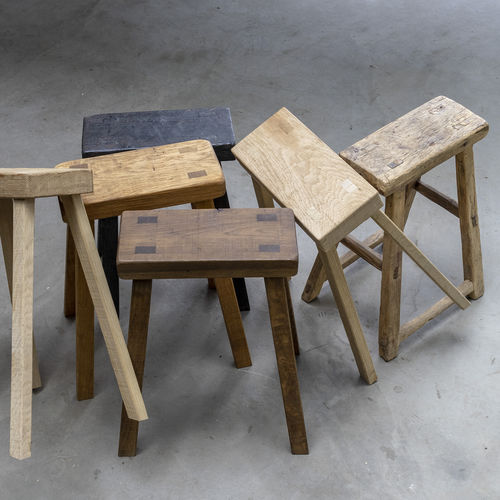 Sgabello contemporaneo - MILLI - KFF - in legno / grigio / rosso
