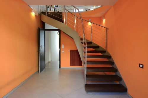 Scala elicoidale - PROGETTO SPECIALE PLANA - TECNOSCALE - con gradini in legno / con struttura in metallo / per uso residenziale