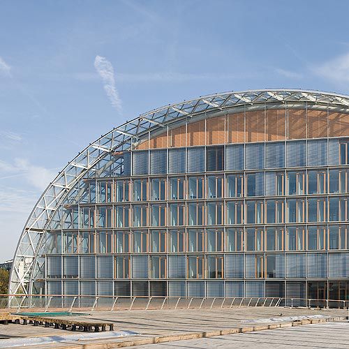 Rivestimento di facciata in pannelli -  EUROPEAN INVESTMENT BANK, LUXEMBOURG - Schindler - in legno / riflettente