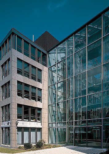 Facciata continua in pannelli - OFFICE BUILDING UNTERSBERGSTRAßE, MUNICH - Schindler - in vetro / in acciaio inossidabile