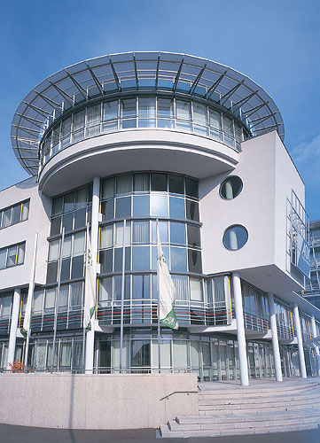 Facciata continua in pannelli - HEAD OFFICE AOK, ASCHAFFENBURG - Schindler - in alluminio e vetro