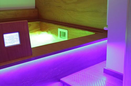 Vasca da bagno ad uso professionale - HYDROFURO - Esagono - in legno / idromassaggio / bianca