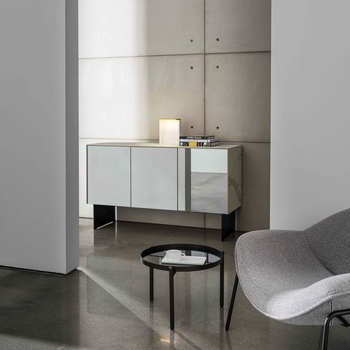 Credenza con piedi alti - KALA - Sovet Italia - contemporanea / in legno / con ante battenti