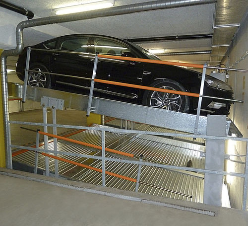 Sistema di parcheggio con piattaforma - MULTIBASE 2042 - KLAUS Multiparking GmbH - con ascensore