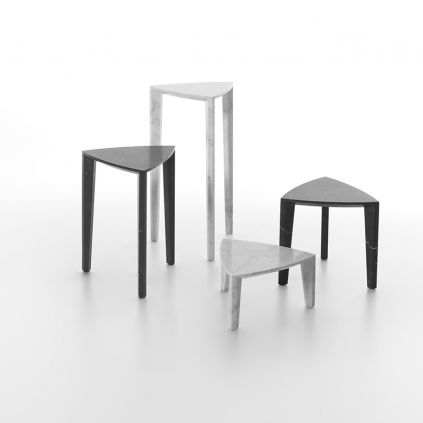 Tavolo d'appoggio contemporaneo - LOU - Marsotto - in marmo / triangolare / per uso residenziale