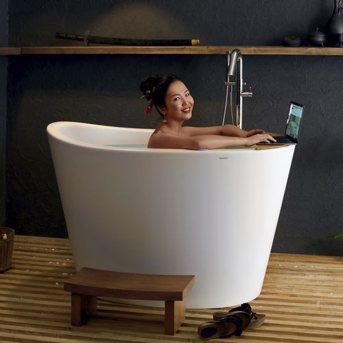 Vasca da bagno ovale - TRUE OFURO TRANQUILITY - Aquatica Marmite SP. Z.o.o - ad isola / per ambiente abitativo / in Solid Surface