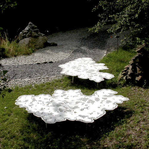Panca per spazi pubblici design originale - DÉJEUNER SUR L’OMBRE - TF URBAN - in acciaio termolaccato / in calcestruzzo / senza schienale