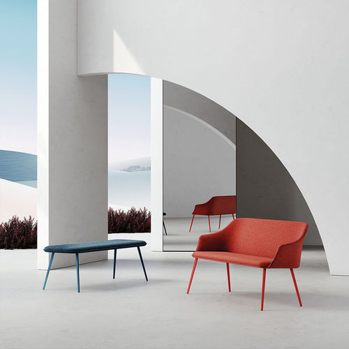 Divanetto imbottito contemporaneo - KEDUA - MOBLIBERICA - in tessuto / con supporto in metallo / con schienale