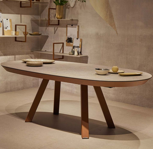 Tavolo da pranzo contemporaneo - ESLA - MOBLIBERICA - in ceramica / con supporto in metallo / ovale