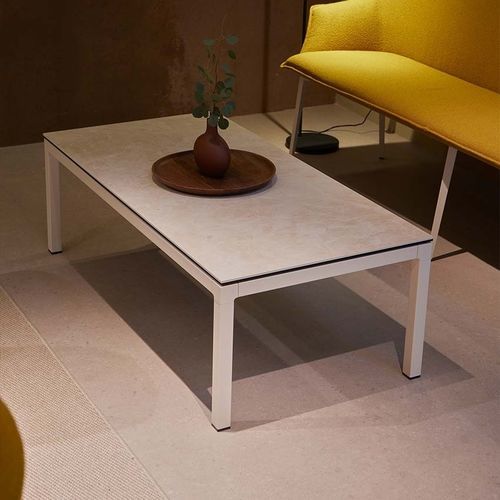 Tavolino basso contemporaneo - ARESTA - MOBLIBERICA - in ceramica / con supporto in metallo / rettangolare