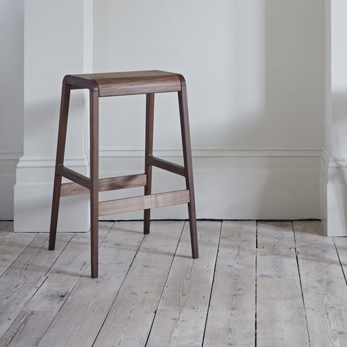 Sgabello da bar contemporaneo - VITO - Dare Studio - in rovere / in noce americano / con supporto in legno massiccio