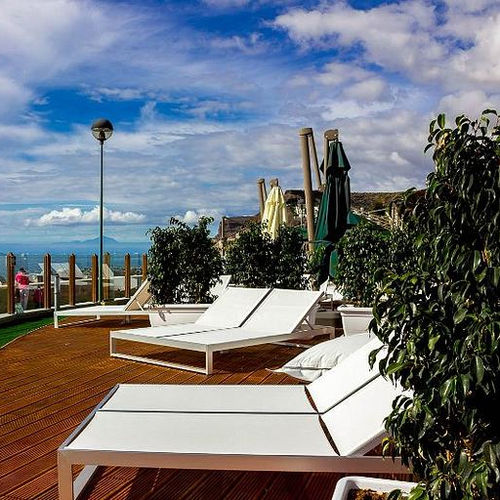 Lettino prendisole contemporaneo - YORK - SACHI - Premium Outdoor Furniture - in Sunbrella® / in alluminio / da giardino