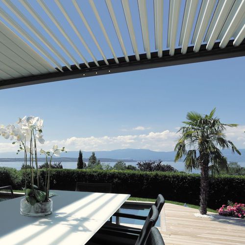 Pergola autoportante - BIO ONE - BIOSSUN - in legno / a lamelle orientabili / con copertura in legno