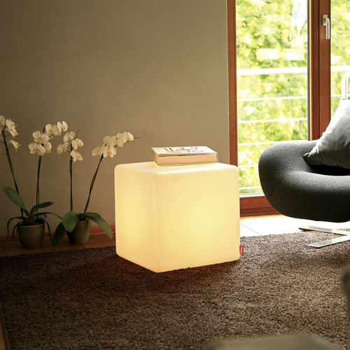 Tavolo d'appoggio luminoso - CUBE - MOREE - contemporaneo / in polietilene / a cubo