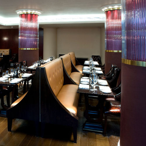 Divanetto da bar classico - Surface Buttoned - Kingsgate Furniture ltd - in pelle / in legno massiccio / contract