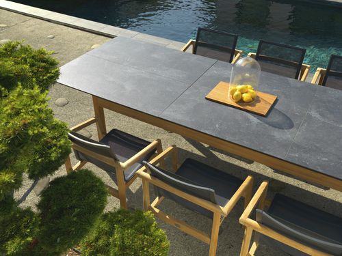 Tavolo contemporaneo - TEKURA - LES JARDINS - in teak / in HPL / con supporto in teak