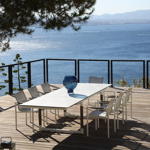 Tavolo contemporaneo - BASTINGAGE - LES JARDINS - in HPL / con supporto in alluminio / con supporto in teak