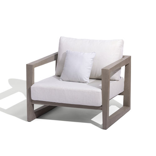 Poltrona club design originale - SKAAL - LES JARDINS - idrorepellente / in teak / con cuscino rimovibile
