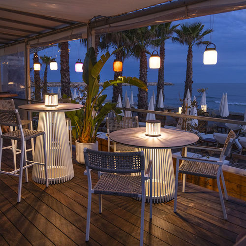 Tavolo contemporaneo - HALO - LES JARDINS - in HPL / con supporto in alluminio / rettangolare