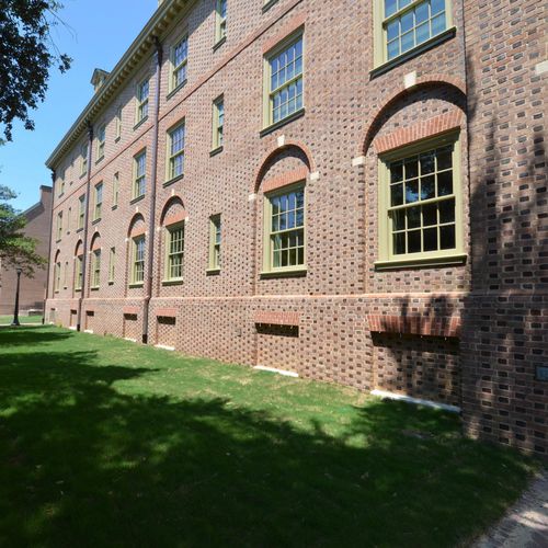 Finestra in legno - WILLIAM AND MARY COLLEGE - Accsys Technologies - in vetro / in alluminio / fissa