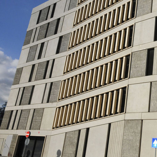 Frangisole in legno - HIGHLIGHT PARKING GARAGE - Accsys Technologies - in calcestruzzo / per facciata / per finestra