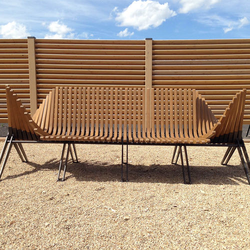 Panca per spazi pubblici contemporanea - UNITED ARAB EMIRATES - Accsys Technologies - in legno / con schienale / con braccioli