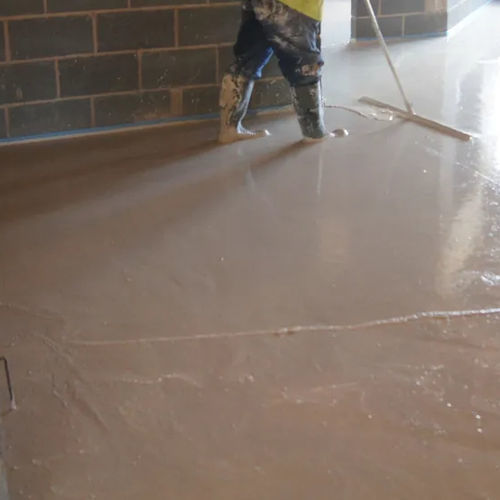Massetto flottante - HIGHFLOW® S - Aggregate Industries - in cemento / ad alta resistenza