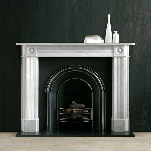 Cornice per camino classica - THE REEDED REGENCY BULLSEYE  - Chesneys - in marmo