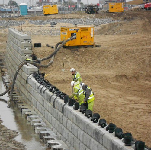Muro di contenimento in calcestruzzo - REDI-ROCK™  - CPM Group Ltd  - modulare / in suolo rinforzato / per canalizzazioni