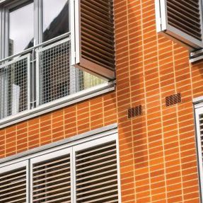 Sistema di facciata in polistirene estruso - X-CLAD - Eurobrick Systems Ltd  - in laterizio
