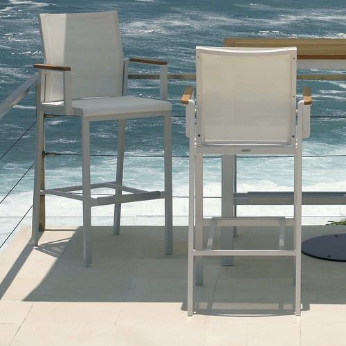 Sedia alta contemporanea - Aura Carver - Barlow Tyrie - per bagnasciuga di piscina / in Textilene® / con supporto in alluminio