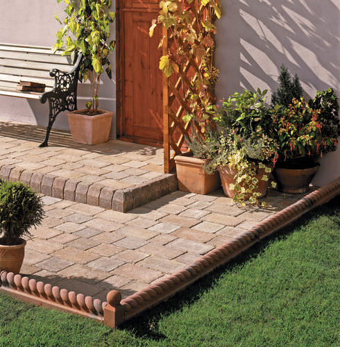 Bordura da giardino - VICTORIAN ROPE TOP - Marshalls plc  - in calcestruzzo / altre forme